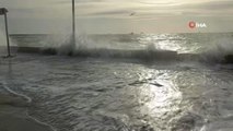 Tekirdağ'da şiddetli lodos: Dev dalgalar sahili dövdü