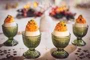 Huevos rellenos con verduras y atún - Cocina Fácil. mp4