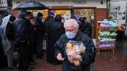 بسبب هبوط الليرة.. سكان دول الجوار يتبضعون في تركيا