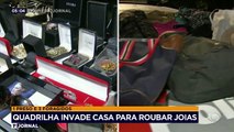 Criminosos invadiram uma casa para roubar joias em um bairro de luxo em São Paulo. Um bandido foi preso e três estão foragidos.
