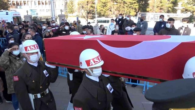 Şehit Piyade Uzman Çavuş Emre Ceylan son yolcuğuna uğurlanıyor