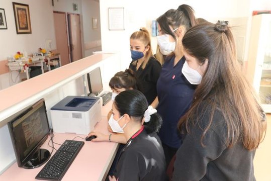 Zonguldak'ta sağlık çalışanları AA'nın Yılın Fotoğrafları oylamasına katıldı
