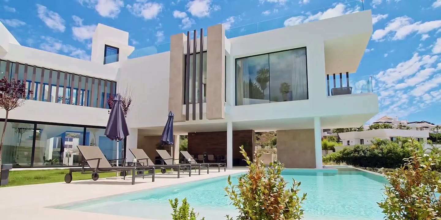 NEW MODERN CONTEMPORARY VILLA WITH PANORAMIC SEA & GOLF VIEWS