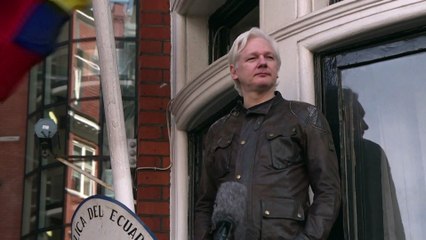 Assange, l'Alta corte di Londra ribalta il verdetto: ok all'estradizione