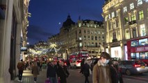 Londres luce su alumbrado de Navidad y su solidaridad