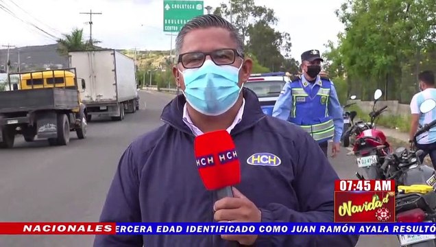 ¡Tres heridos! Rastrero provoca colisión de dos motos en el Anillo Periférico
