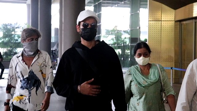 Katrina Kaif Vicky Wedding: शादी के बाद मुंबई लौटा Vicky परिवार; Watch video |FilmiBeat