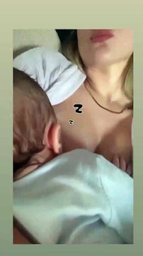 Βίντεο με την Βαλεντίνη Παπαδάκη που θηλάζει τον γιο της