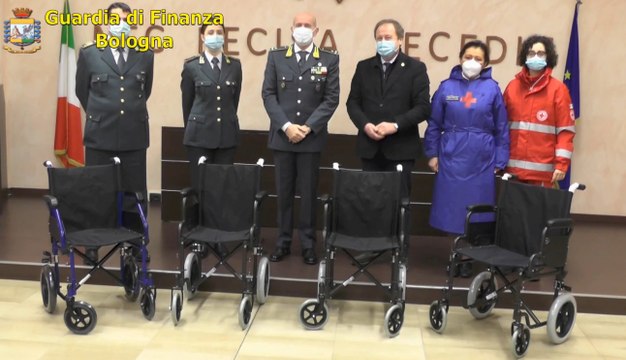 Bologna - Gdf dona carrozzine per trasporto disabili alla Croce Rossa Italiana (10.12.21)