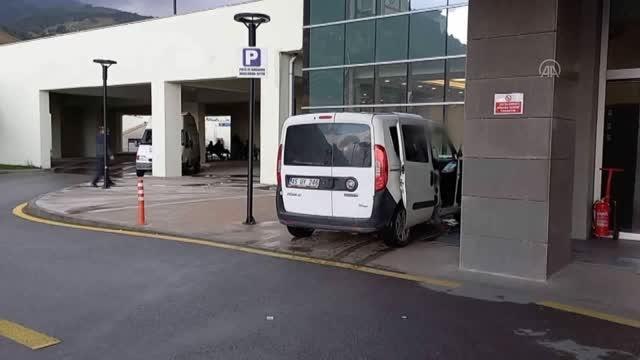 Kadının çantasını kapkaç yöntemiyle çaldığı öne sürülen 2 kişi yakalandı