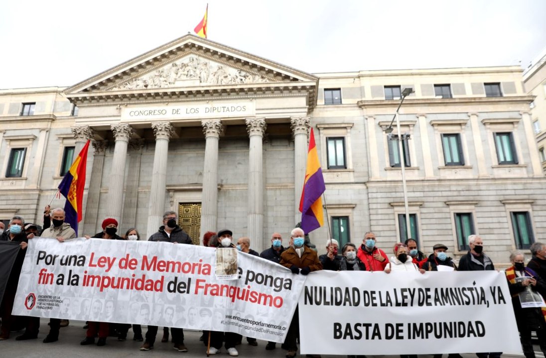 "Pasado el tiempo todo el mundo se olvidará, pero nosotros no queremos olvidar a nuestros familiares"