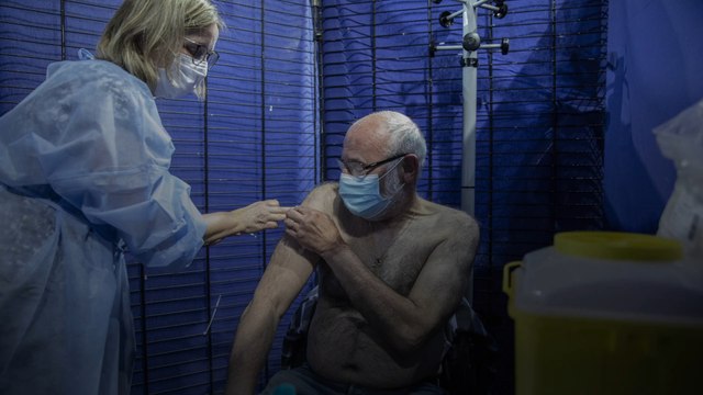 Vaccin : des effets secondaires plus importants pour la troisième dose ?