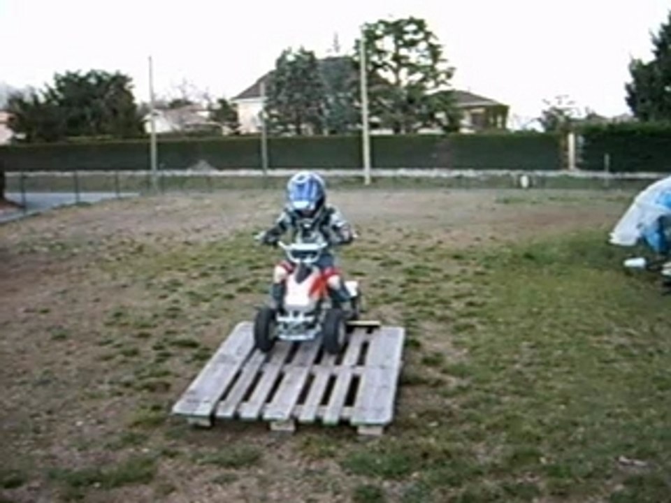 Alex sur son Pocket Quad