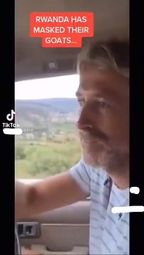 Un éleveur a mis des masques sur ses chèvres pour éviter quelles n’attrapent le Covid (Rwanda)