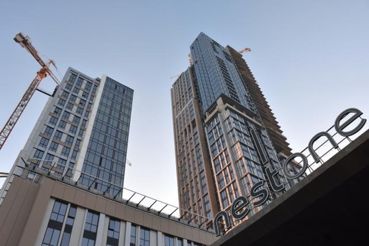 Özbekistan'da inşası süren bölgenin en yüksek gökdeleninin kapıları Türk gazetecilere açıldı