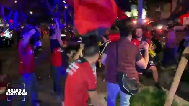 Más de 200 aficionados del Atlas se reunieron en la glorieta de los Niños Héroes para ver el partido