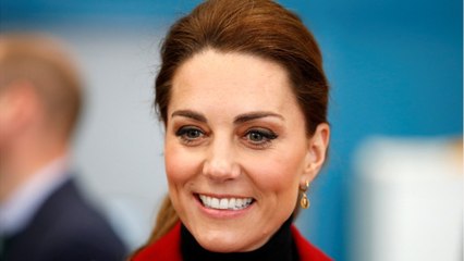 GALA VIDÉO - Quand Kate Middleton se déguise, elle choisit Miss Moneypenny, la secrétaire de James Bond
