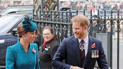 GALA VIDEO - Pourquoi Kate Middleton n'a pas été autorisée à s'asseoir à côté du prince Harry lors de leur dernière visite