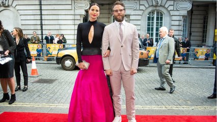 GALA VIDEO - Charlize Theron ultra sexy avec un décolleté vertigineux