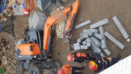 공사 자재 무게 때문에 굴착기 넘어져 운전자 사망 / YTN