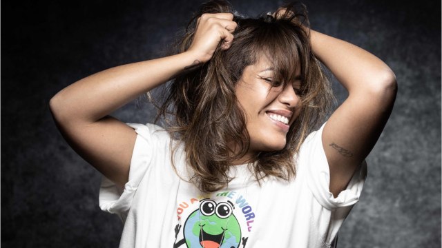 GALA VIDÉO - Amel Bent a grossi ? Sa réponse cash aux internautes qui la critiquent !