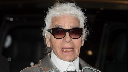 GALA VIDEO - Karl Lagerfeld, adepte de l’humour irrévérencieux : cette blague très leste qui surprit une invitée