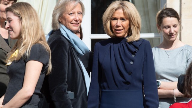 GALA VIDÉO - Ces photos d’Emmanuel et Brigitte Macron qui font le tour des réseaux sociaux n’ont pas été prises ce week-end