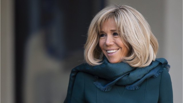 GALA VIDEO - Brigitte Macron, comment a-t-elle vécu les attaques sibyllines de Marine Le Pen ?