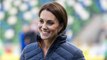 GALA VIDEO - Kate Middleton branchée avec une jolie paire de sneakers à petit prix