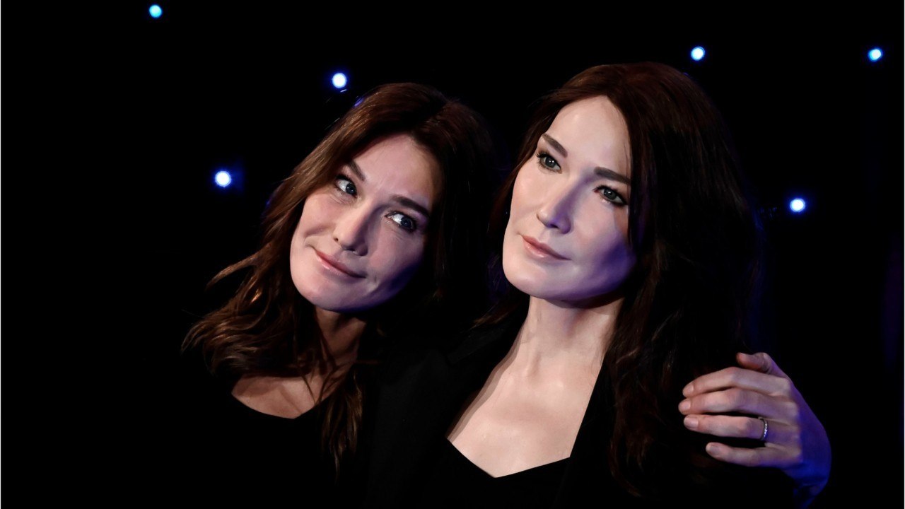 GALA VIDÉP - Carla Bruni, très émue par des photos de jeunesse dont elle ignorait l’existence