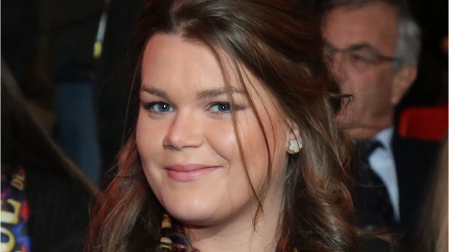 GALA VIDÉO - Camille Gottlieb, fière de sa silhouette dans une tenue en lycra très décolletée