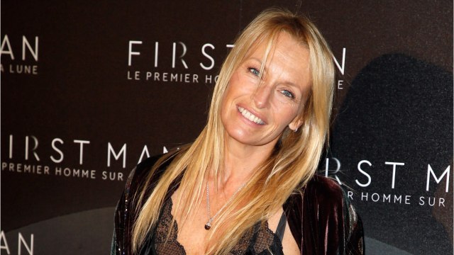 GALA VIDEO - Estelle Lefébure partage une photo très sexy d’elle en cuissardes, et reçoit les compliments de Monica Bellucci