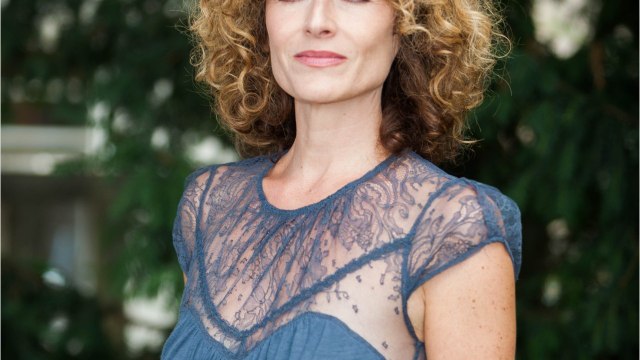 GALA VIDEO - Elsa Lunghini, maman inséparable de son fils de 24 ans : cet objet que la chanteuse ne quitte jamais