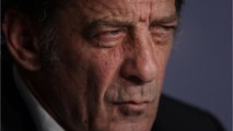 GALA VIDÉO - Quand Jacques Chirac poursuivait Vincent Lindon cul-nu
