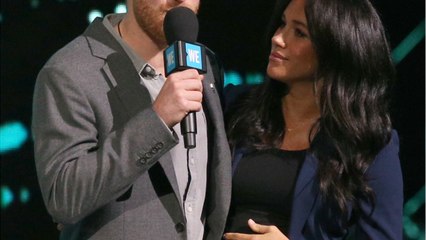 GALA VIDEO : Ce compagnon un peu spécial qui a accompagné le prince Harry lors d’une visite