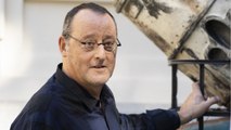 GALA VIDÉO - Jean Reno, en colère et triste : pourquoi il n’avait pas pu rejoindre Laeticia Hallyday à Saint-Barth pour Noël