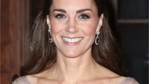 GALA VIDÉO - Repérée ! Kate Middleton en promenade avec son bébé