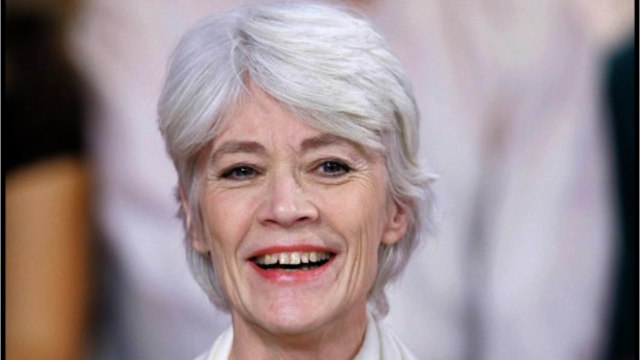 GALA VIDEO - Françoise Hardy très copine avec Sylvie Vartan à l’époque yéyé, le jour où elle a pris Johnny la main dans le sac