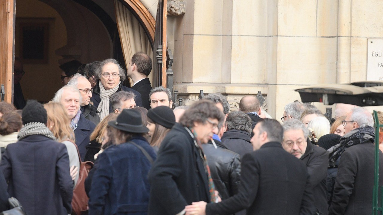 GALA VIDÉO - Obsèques de Thierry Séchan, le frère de Renaud : ses filles et amis réunis pour un dernier au revoir