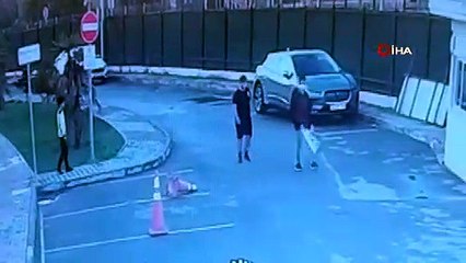 Kadıköy’de liseli öğrenciye darp anı kameraya yakalandı