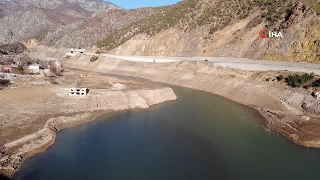 Son dakika gündem: Gümüşhane'nin Torul Baraj Gölü'nde su seviyesi 45 metre çekildi