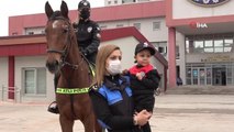 Lösemili çocuğun hayali gerçek oldu... Atlı polis olmak isteyen çocuk hastaneye atlı birlikle getirildi