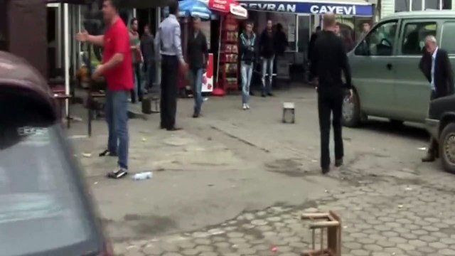 Metin Lokumcu'nun öldürüldüğü günden yeni görüntüler: Polisin attığı gaz fişeğiyle bir kişi ayağından vuruluyor, kafasından vurulan bir kadın ambulansa taşınıyor