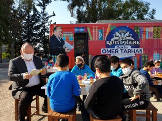 Kadirli'de gezici kütüphane öğrencilerle buluştu