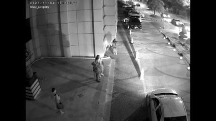 BAŞAKŞEHİR'DE SİLAHLI GASP KAMERADA