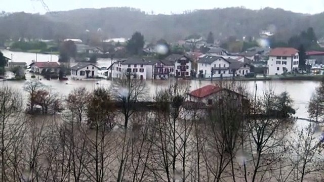 شاهد: فيضانات عارمة ومياه الأمطار تغمر المنازل والمؤسسات والحقول في جنوب غرب فرنسا