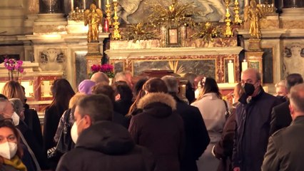 Ultimo saluto a Lina Wertmuller: l'aneddoto del nipote Massimo, la poesia di Giannini, gli applausi