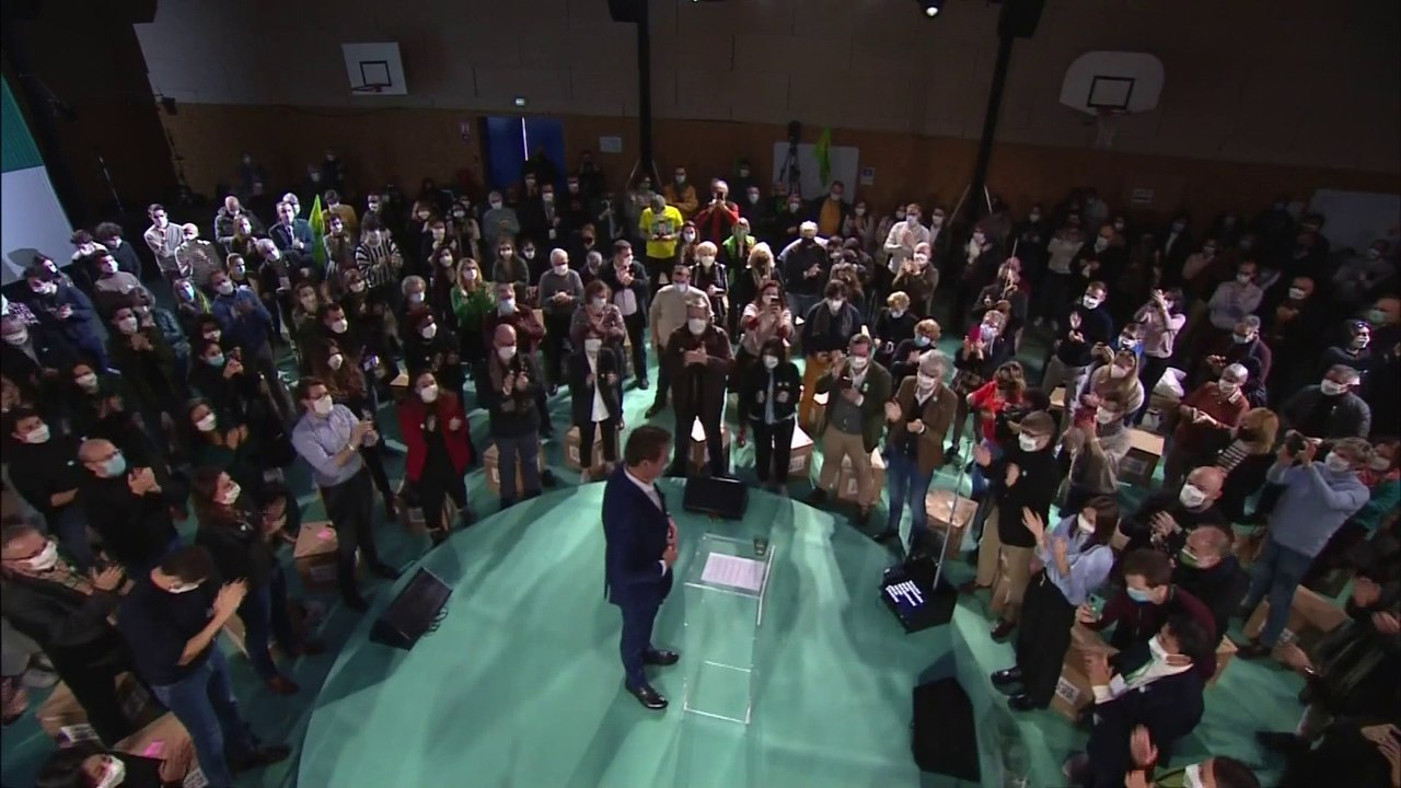 Pour son premier meeting, Yannick Jadot fait son entrée sur "La symphonie du nouveau monde" d'Antonín Dvořák