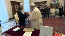 Yolanda Díaz visita al Papa Francisco en el Vaticano.