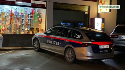 Unbekannter mit Messer überfiel in Jenbach Trafik: Fahndung läuft